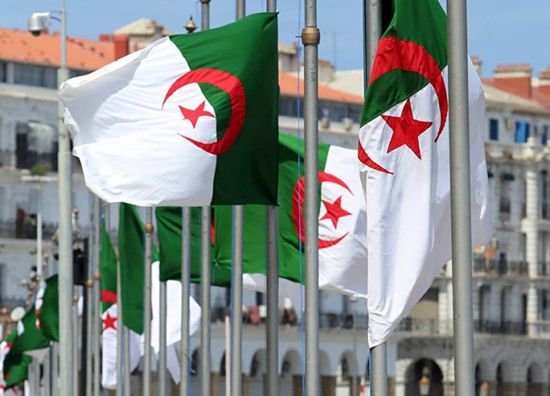 الجزائر تستدعي سفيرها لدى فرنسا