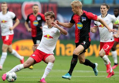 لايبزج يفرط في الوصافة ويتعادل مع هيرتا برلين بالدوري الألماني