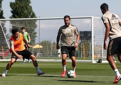 دقيقة حداد في تدريبات ريال مدريد على أرواح ضحايا كورونا