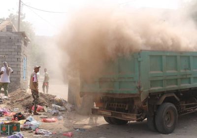 بالصور.. "انتقالي التواهي" يكافح التلوث في المديرية