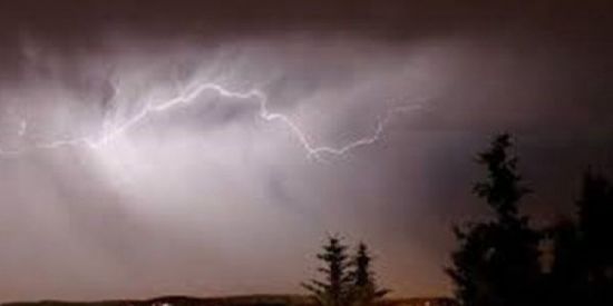 عواصف رعدية على الشحر وتحذيرات من أمطار