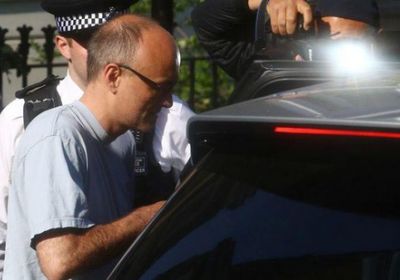الشرطة البريطانية: انتهاك "دومينيك" إجراءات العزل بسيط ولن نتخذ إجراء ضده