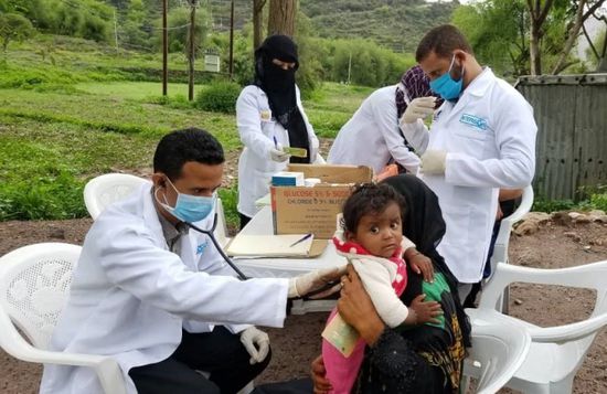 خدمات طبية للنازحات المتضررات من سيول إب