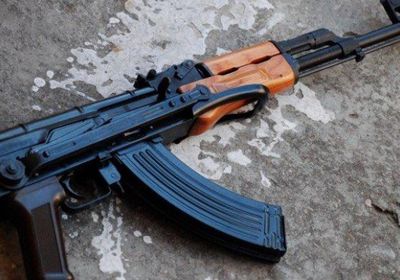 لخلاف على سلاح.. شاب يقتل زميله في تعز