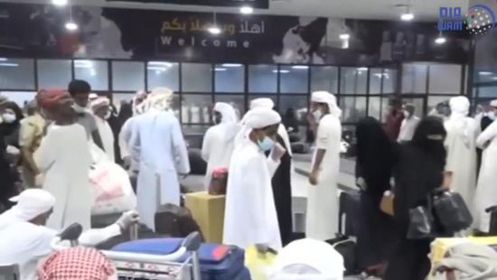 بالفيديو.. الإمارات تتكفل بإعادة 100 من العالقين إلى اليمن
