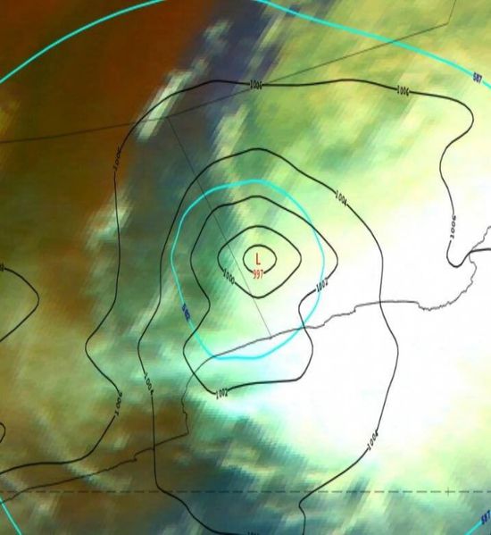 جراء المنخفض.. اضطراب مناخي بسواحل الجنوب