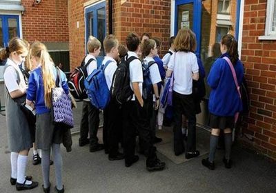 بريطانيا تُعيد فتح المدارس بعد شهور من الإغلاق