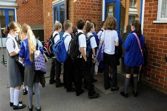 بريطانيا تُعيد فتح المدارس بعد شهور من الإغلاق