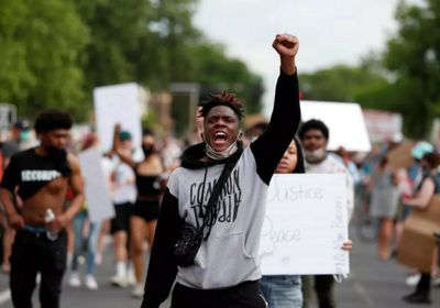 مقتل متظاهر برصاص الشرطة الأمريكية خلال احتجاجات "فلويد"