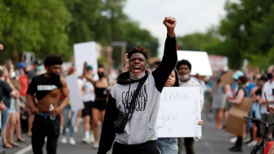 مقتل متظاهر برصاص الشرطة الأمريكية خلال احتجاجات "فلويد"