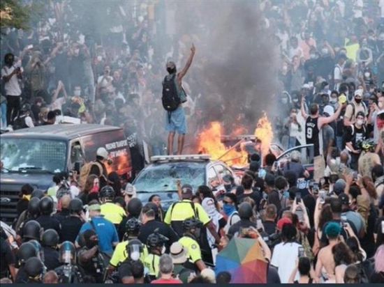  تجدد الاحتجاجات في مدن أمريكا تنديدا بمقتل فلويد  &rlm;