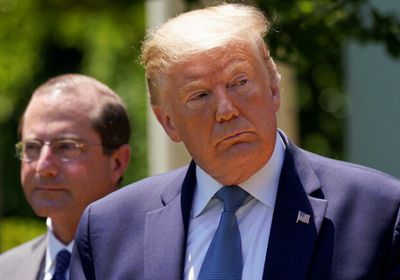 عاجل.. ترامب يتحرك أمام البيت الأبيض مع مساعديه