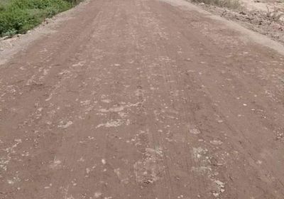 استكمال تسوية طريق القشعة الحاضنة بلحج