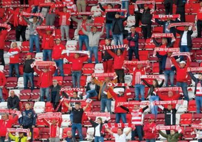  المشجعون في المجر يتجاهلون كورونا ويقبلون على شراء تذاكر الكأس المحلية