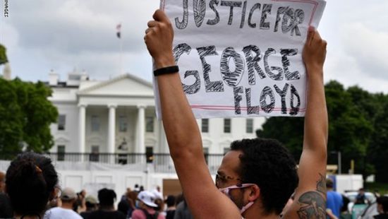 عاجل.. المتظاهرون يواصلون احتجاجاتهم أمام البيت الأبيض
