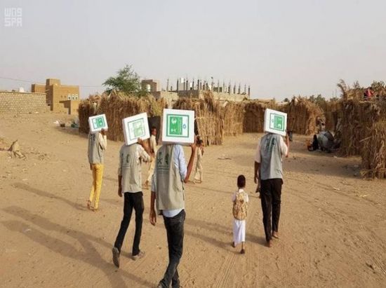 2500 كرتون تمور للنازحين من صنعاء