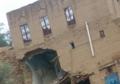 أضرار بالغة بمنزلين جراء انزلاق صخري بدوعن