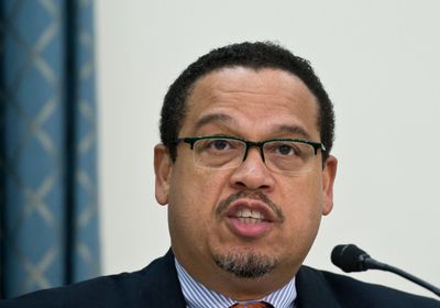  مدعي عام مينيسوتا الأمريكية: تم إصدار أوامر باعتقال 3 من الشرطة