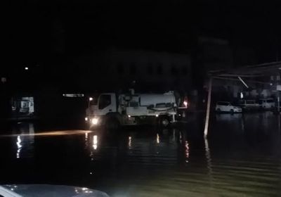 بالصور.. تنسيق "انتقالي أبين" ومؤسسة المياه لإزالة مخلفات الأمطار