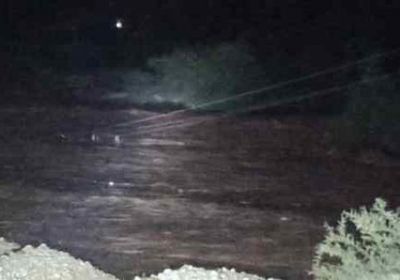 سيل دوعن يقطع تيار الكهرباء عن المنطقة