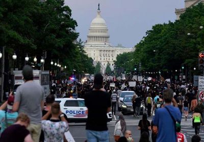 مجددًا.. آلاف المُحتجين يحتشدون في محيط البيت الأبيض