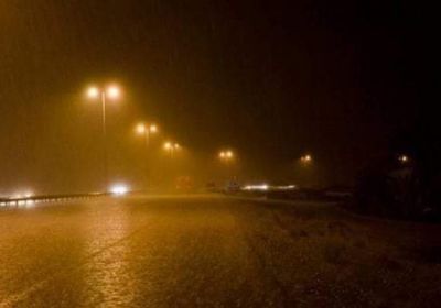 أمطار غزيرة تسقط على عدن