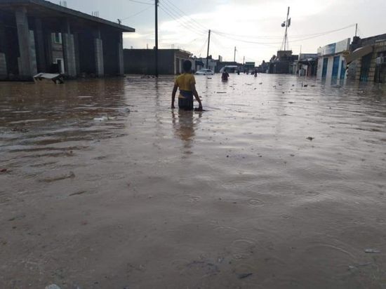 بالصور.. سيول جارفة تحاصر أهالي شقرة