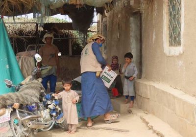 سلمان للإغاثة يوزع 5300 كرتون تمور في مأرب وحريب