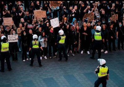  السويد تدعو مواطنيها للجوء إلى المظاهرات الإلكترونية ضد العنصرية بدلا من النزول للشارع