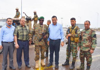 تكريم الجندي محمد شيخ لانضباطه وحسه الأمني