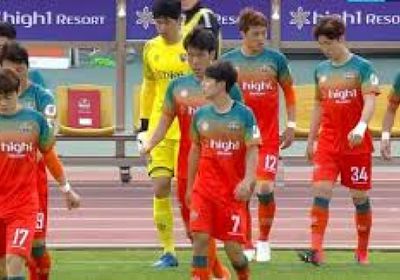 جانجون يقلب تأخره لفوز ثمين ويتصدر الدوري الكوري مؤقتا