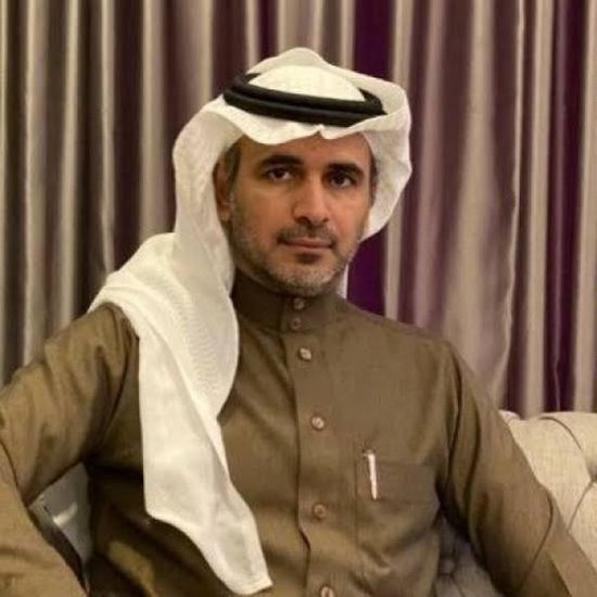 مدون سعودي بارز يفتح النار على الجزيرة القطرية