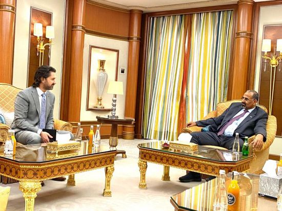الزُبيدي يبحث أوضاع الجنوب مع بعثة المملكة المتحدة بالسعودية