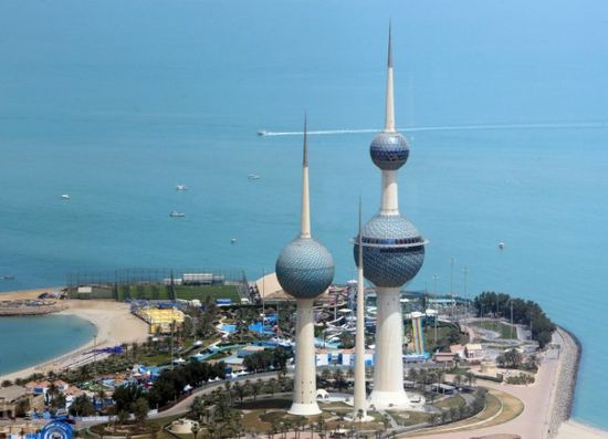  الكويت تُعلن عودة فتح المساجد واستئناف الطيران التجاري