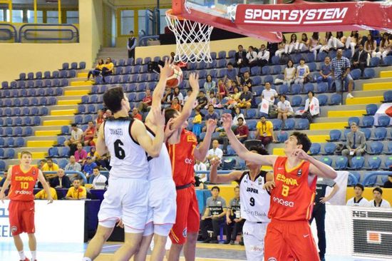 إسبانيا تتابع النموذج الألماني في استئناف منافسات كرة السلة