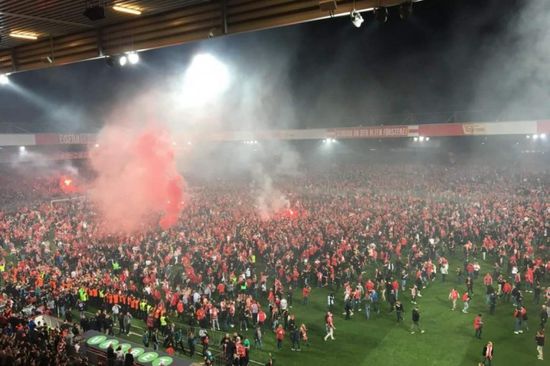 احتفالات لاعبي يونيون برلين مع الجماهير تثير التساؤلات في الدوري الألماني