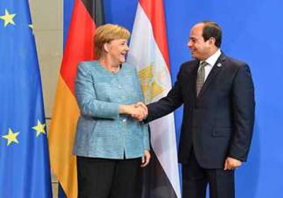 السيسي وميركل يبحثان تطورات القضية الليبية بعد إعلان القاهرة