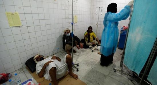 الكوليرا يزاحم كورونا.. أوبئة تُسجِّل موتًا فظيعًا في مناطق الحوثي