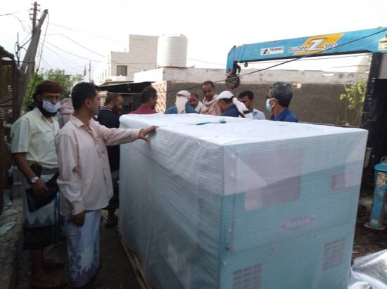 "الأمومة وردفان العام" يتسلمان مولدين كهربائيين