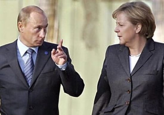 بوتين وميركل يرحبان بالمبادرة المصرية للتسوية السياسية في ليبيا