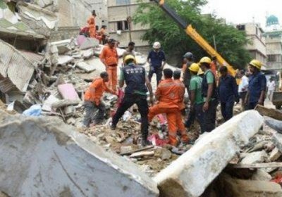 باكستان.. مصرع 13 شخصًا في انهيار مبنى سكني