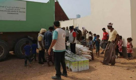 لليوم الثاني.. مساعدات الإمارات تُغيث جنوب سقطرى (صور)