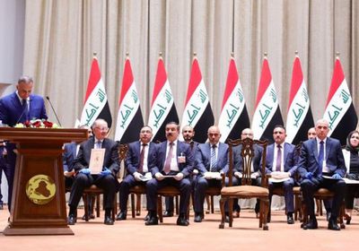 صحفي يُعلق على اتجاه حكومة العراق لخفض رواتب الموظفين