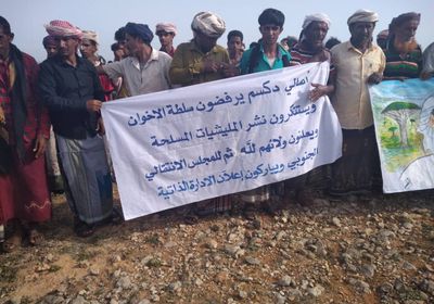 أهالي ديكسم يرفضون أنشطة سلطة الإخوان بسقطرى (صور)