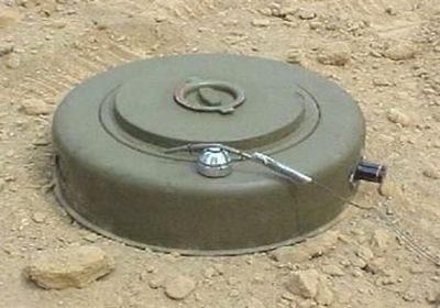 انفجار لغم حوثي يبتر ساق طفل بالكدحة