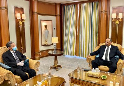 رئيس "الانتقالي" يطالب الصين بإيفاد بعثات طبية إلى عدن