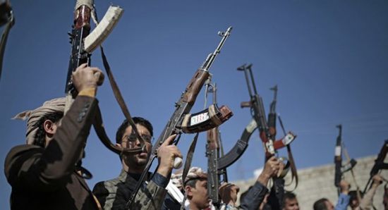 "البيان": الحوثيون يواجهون الغضب الشعبي بإغلاق محطات الوقود