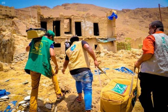 120 حقيبة إيواء لنازحي السيول بحجر