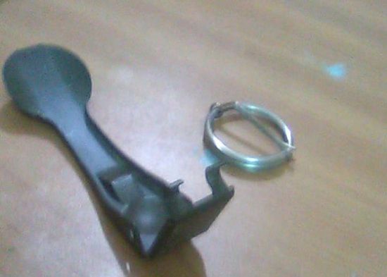 مجهولون يلقون قنبلة في منزل بتبن