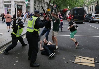 اشتباكات بين محتجين والشرطة البريطانية في لندن